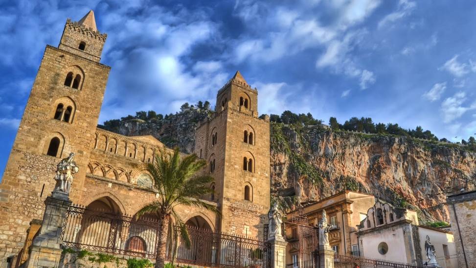 sizilien ferien cefalù villa ferienhaus urlaub strand meer kirche stadtzentrum altstadt