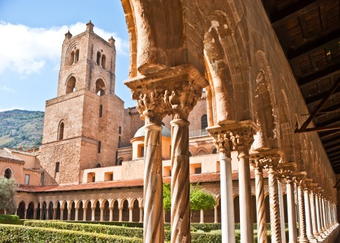 palermo monreale panorama sizilien ferien guide sizilianische städte sehenswürdigkeiten altstadt ferienwohnung kreuzgang