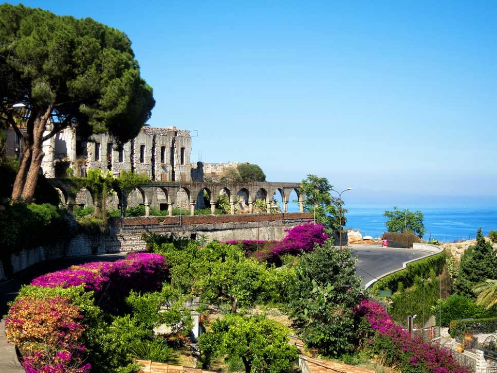 sizilien ferien information taormina ferienhaus villa pool amphietheater meerblick