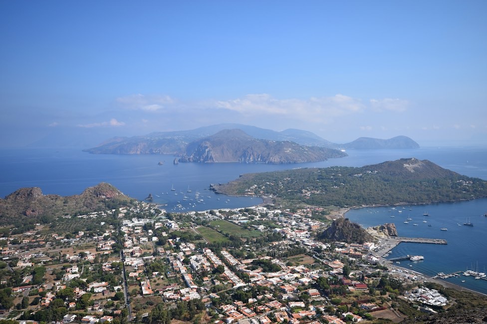 sizilien ferien osten nordorsten arcireale taormina äolische inseln ferienhaus villa meer sommer