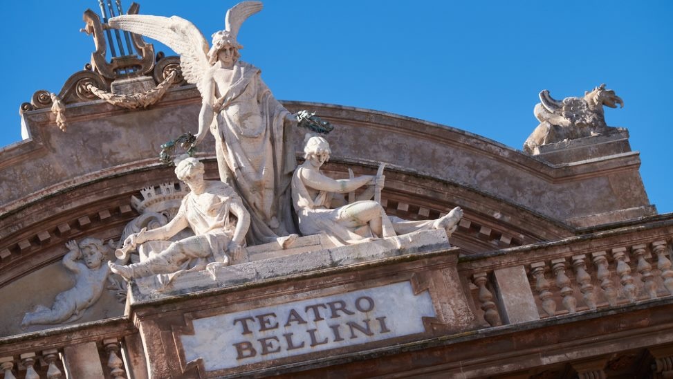 catania teatro bellini theater sizilien ferien guide kunst kultur aufführung oper