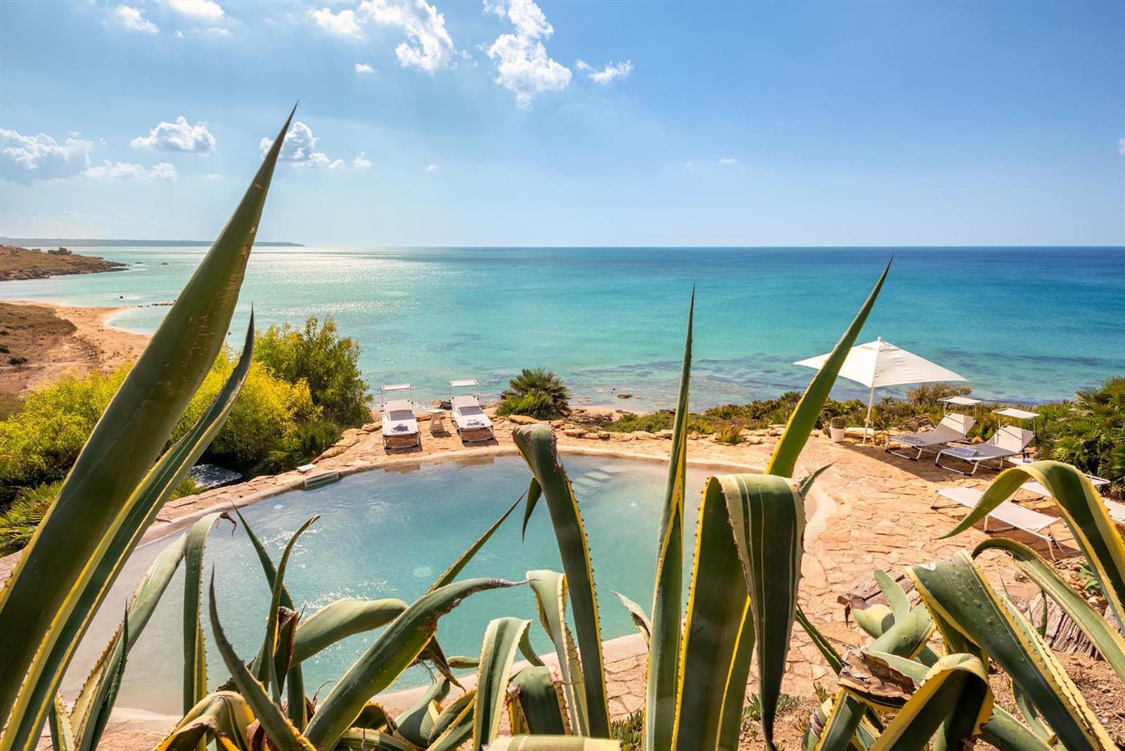 Strandvilla mit Meerblick und Pool in Menfi