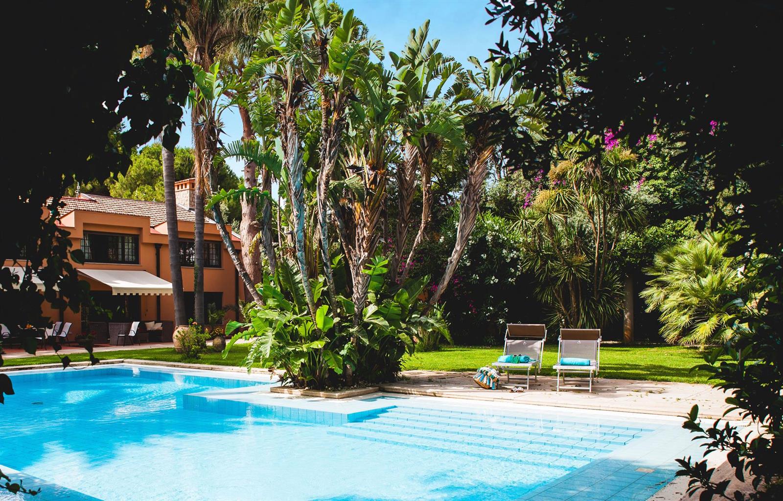 Strandvilla mit Pool und Garten in Mondello