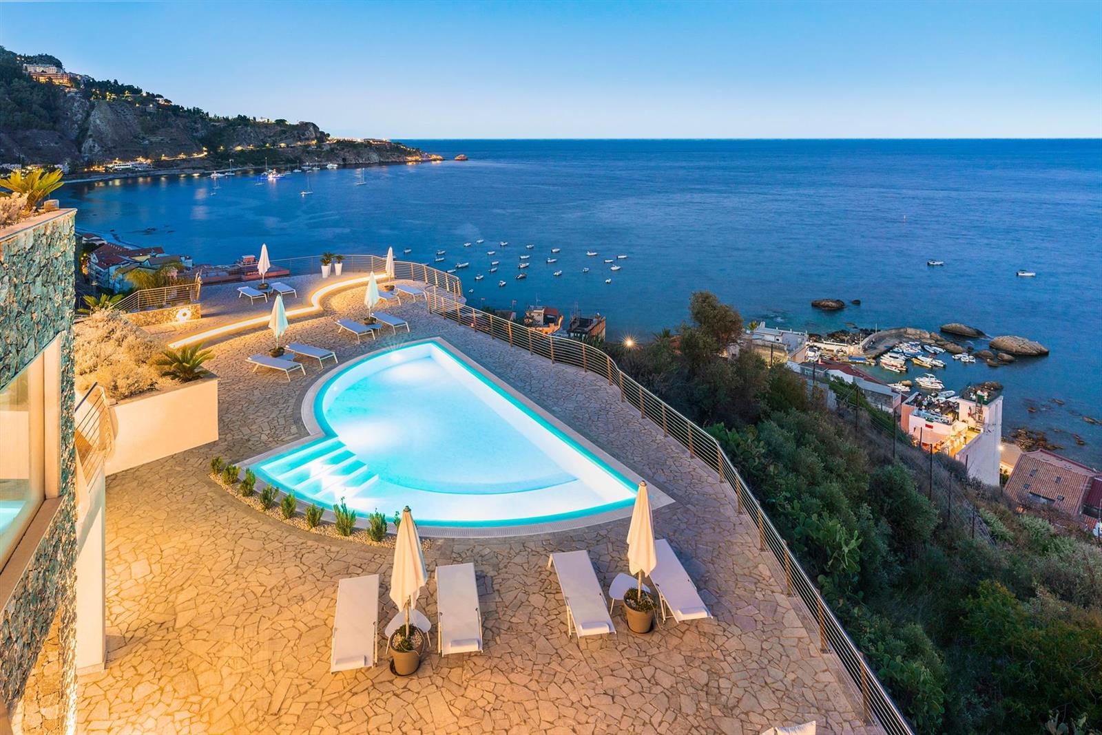 Luxusvilla am Meer mit Pool Giardini Naxos Taormina